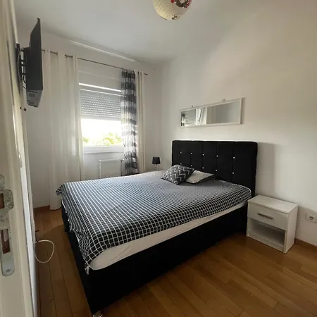 Apartman Centar شقة *